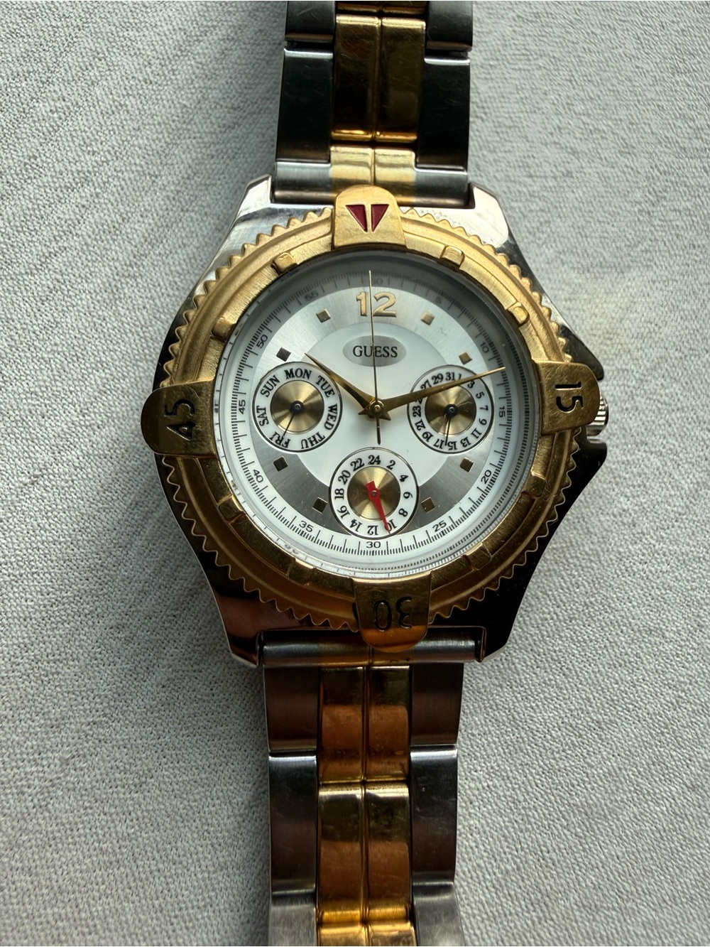 Vintage 1994 GUESS Diver 37mm Men’s Quartz Watch